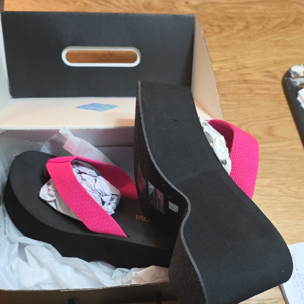 FASHION NOVA TRINITY PLATFORM WEDGES 8.5 PINK